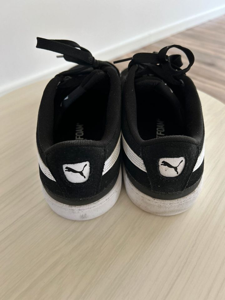 Puma Sneaker schwarz Gr. 38 in Zeven