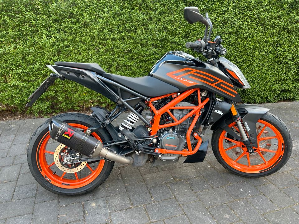 KTM DUKE 125 in Am Mellensee