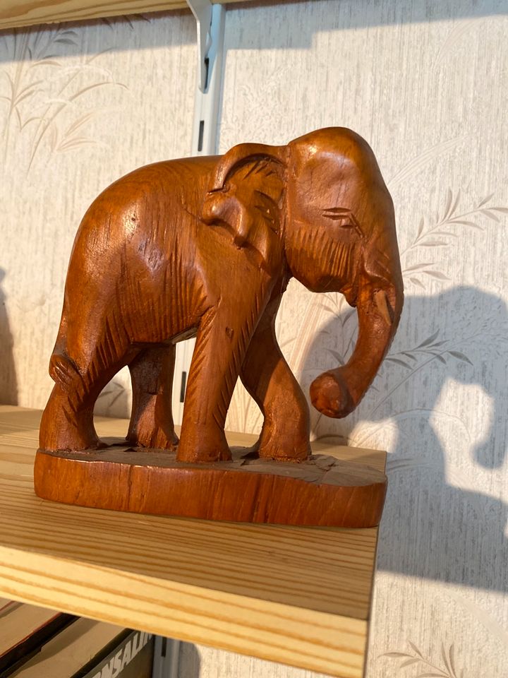 Holz Elefant Dekoration Handgeschnitzt in Lage