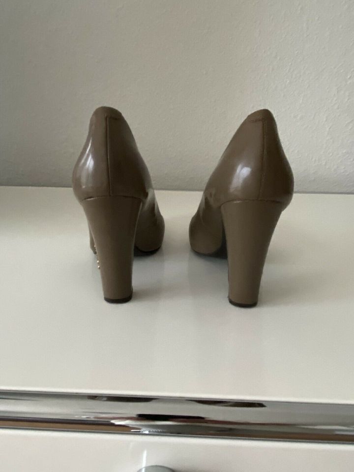 Wunderschöne Pumps von Guess, Gr. 38 in Duisburg