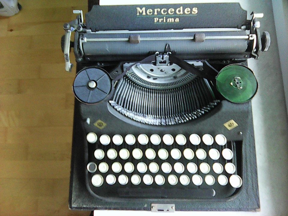 Schreibmaschine Mercedes Prima mit/im Koffer in Celle