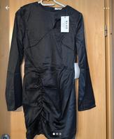 Satin rüschen Kleid mit cut-out Niedersachsen - Lemförde Vorschau