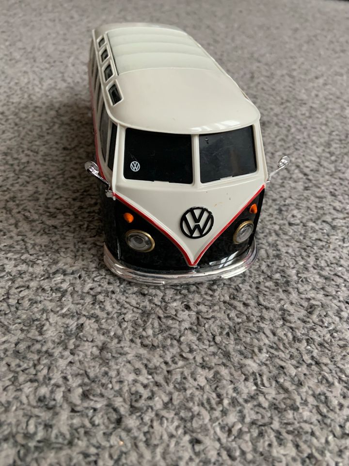 Spielzeug VW Bus in Schönefeld