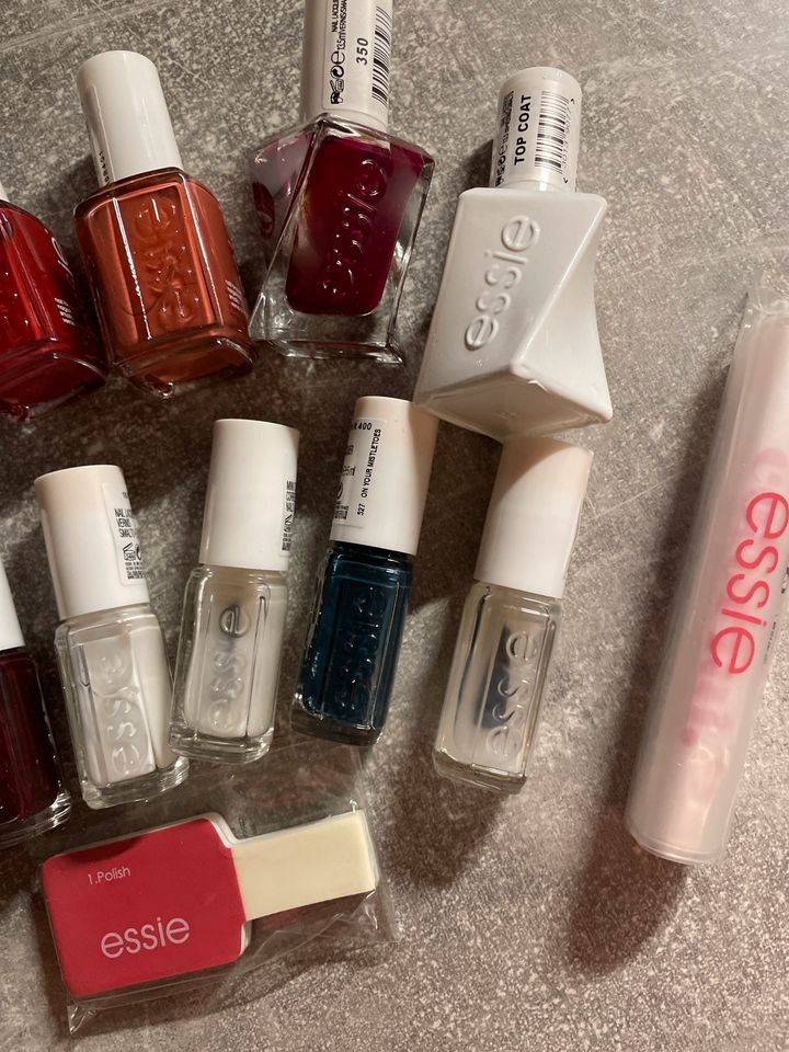 Essie Nagellack Set 14 Teile neu in Villingen-Schwenningen