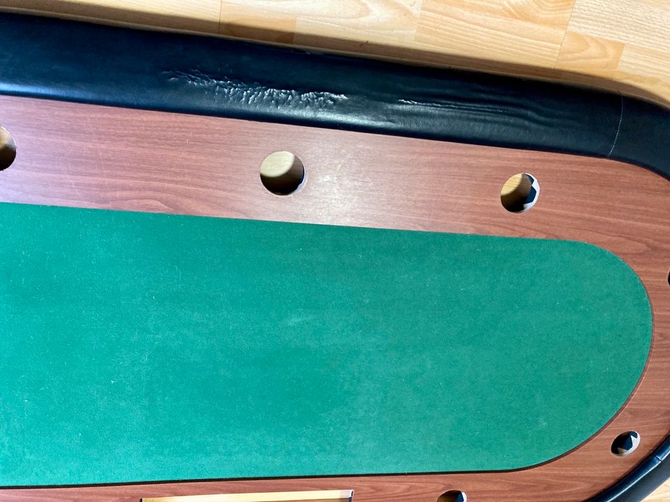 Poker Tisch Massiv Holz Super Zustand grün in Wasserburg