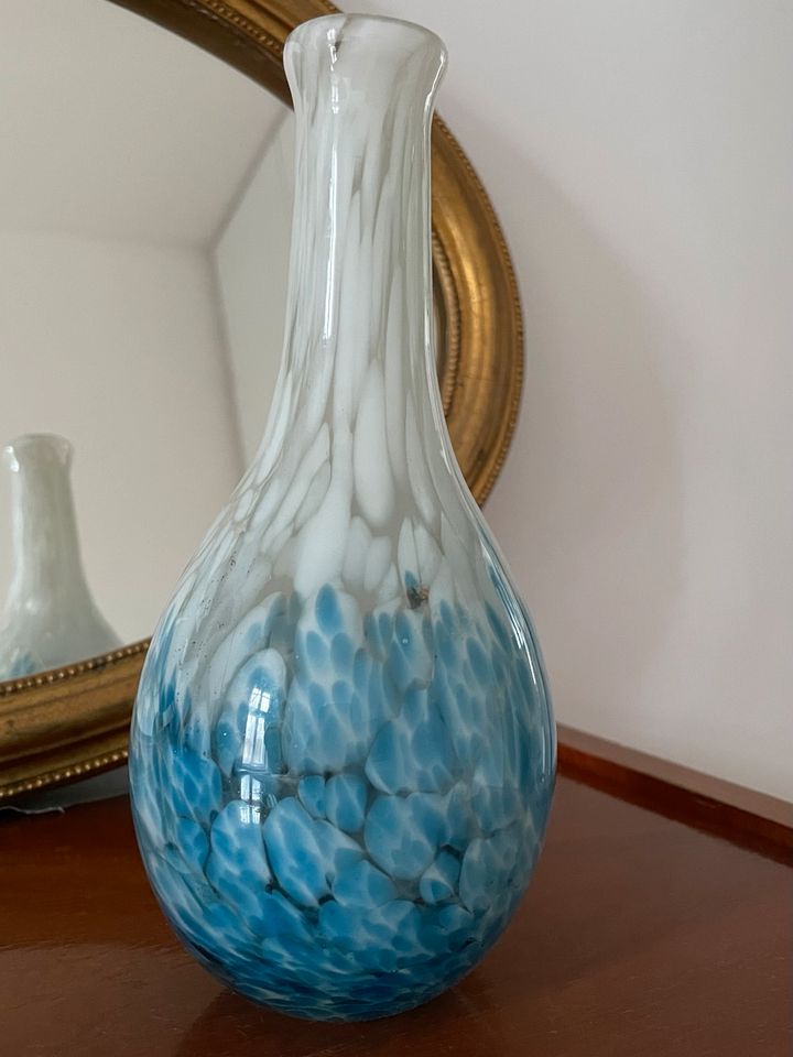 Vintage Vase aus echtem Glas / Glasvase Handarbeit, mundgeblasen in Berlin