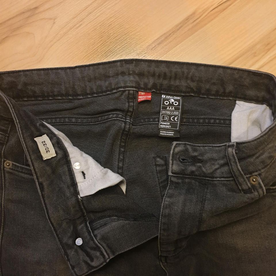 Motorrad Jeans Hose mit herausnehmbaren Protektoren in Mehren