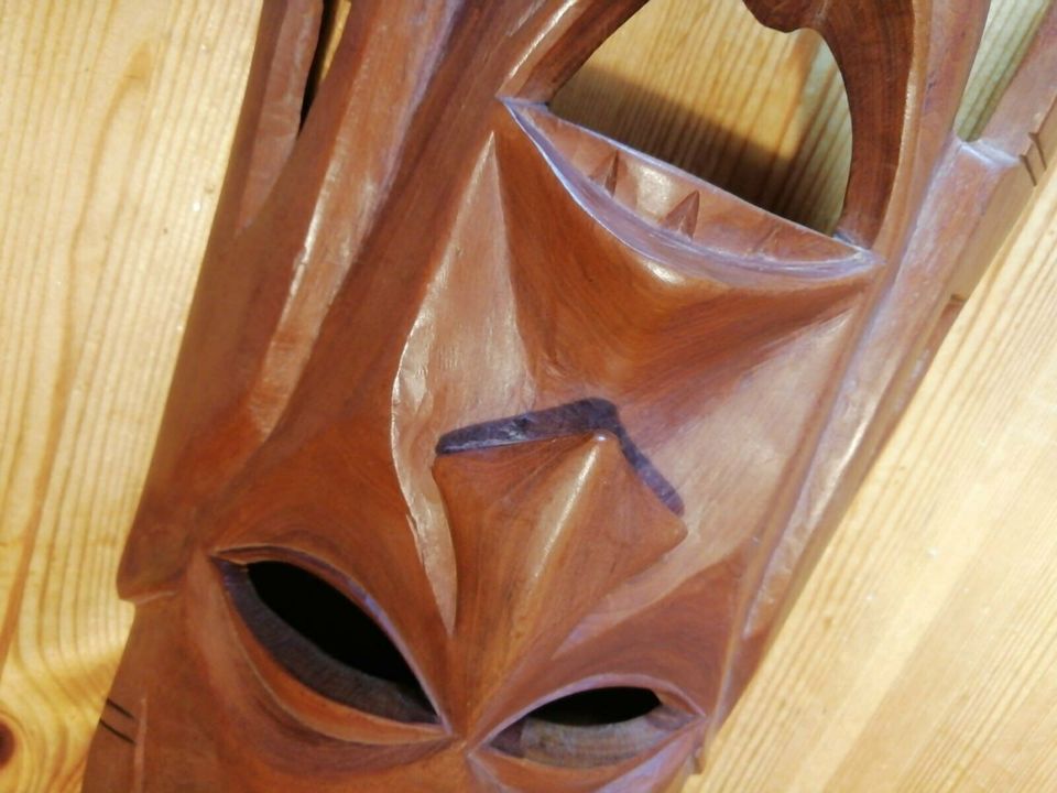 Holzmaske große Wandmaske Dekomaske Afrika Kenia 70er handgemacht in Hamburg