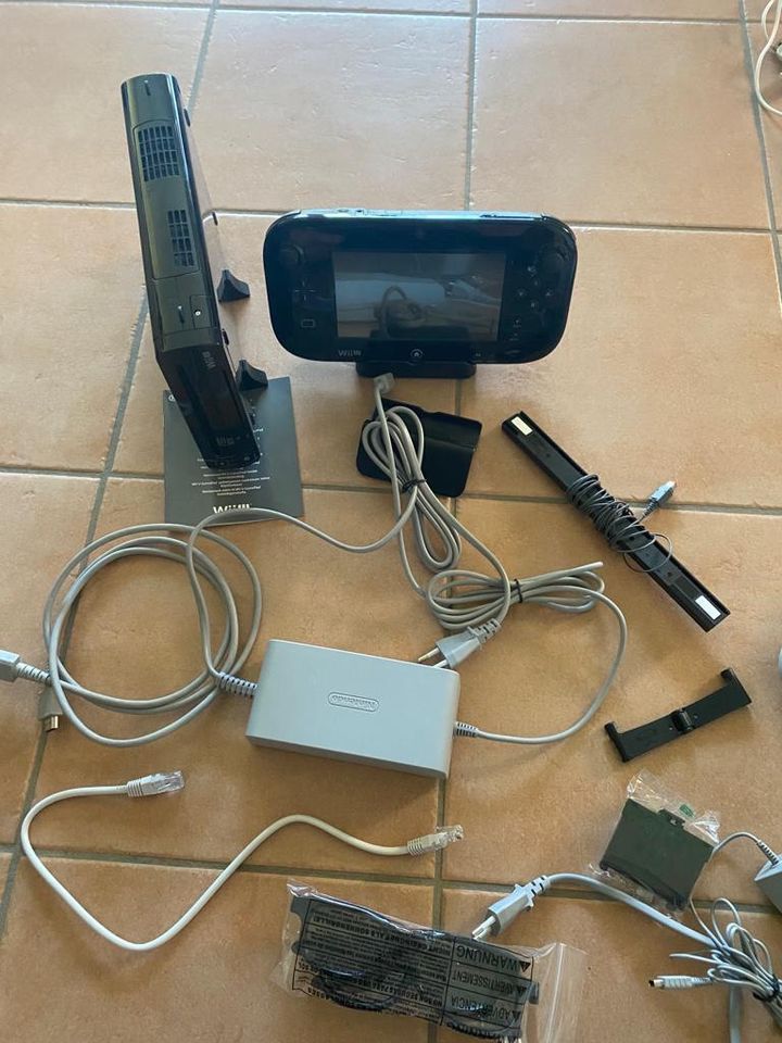 Großes Nintendo WiiU Set 10 Spiele, Balance Board, 3 Controller in Oberhausen