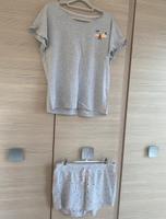 grauer Schlafanzug/Pyjama (kurze Hose und T-Shirt) mit Details Bayern - Gauting Vorschau