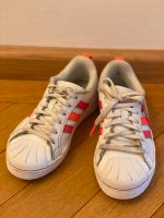 Adidas Sneaker Leder weiß rosa Streifen Größe 31 München - Ludwigsvorstadt-Isarvorstadt Vorschau