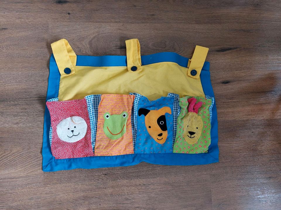 Wandspielzeug Babyspielzeug mit Taschen in Berlin