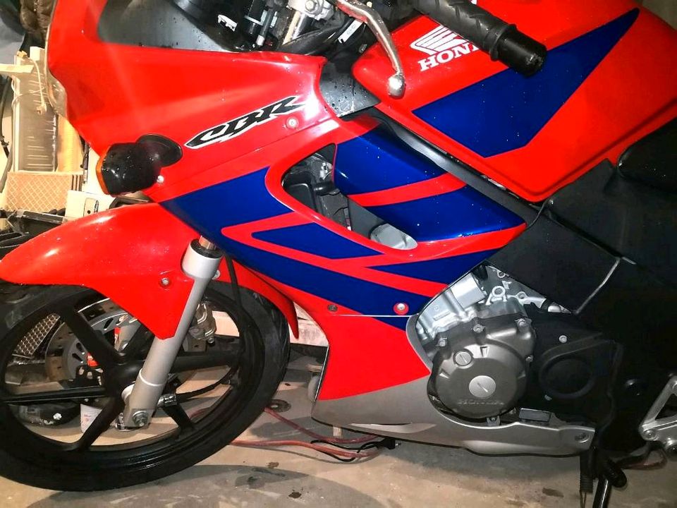 Honda CBR 125r jc34 2005bj TÜV Neu. Tausch möglich. in Düsseldorf