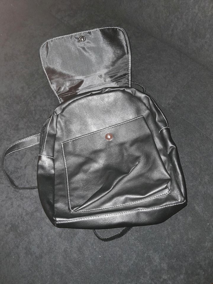 Moderne Damen Tasche Rucksack in Manderscheid (Bernkastel-Wittlich)