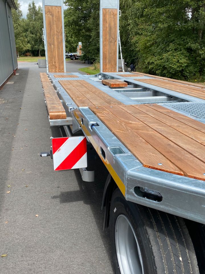 Tieflader Kipper Demmler Anhänger Bagger Radlader Transport in Hude (Oldenburg)