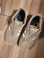 Adidas Schuhe gr. 42 2/3 beige Wildleder Essen-West - Frohnhausen Vorschau