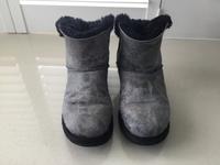 UGG Boots mit Prägung Niedersachsen - Lingen (Ems) Vorschau