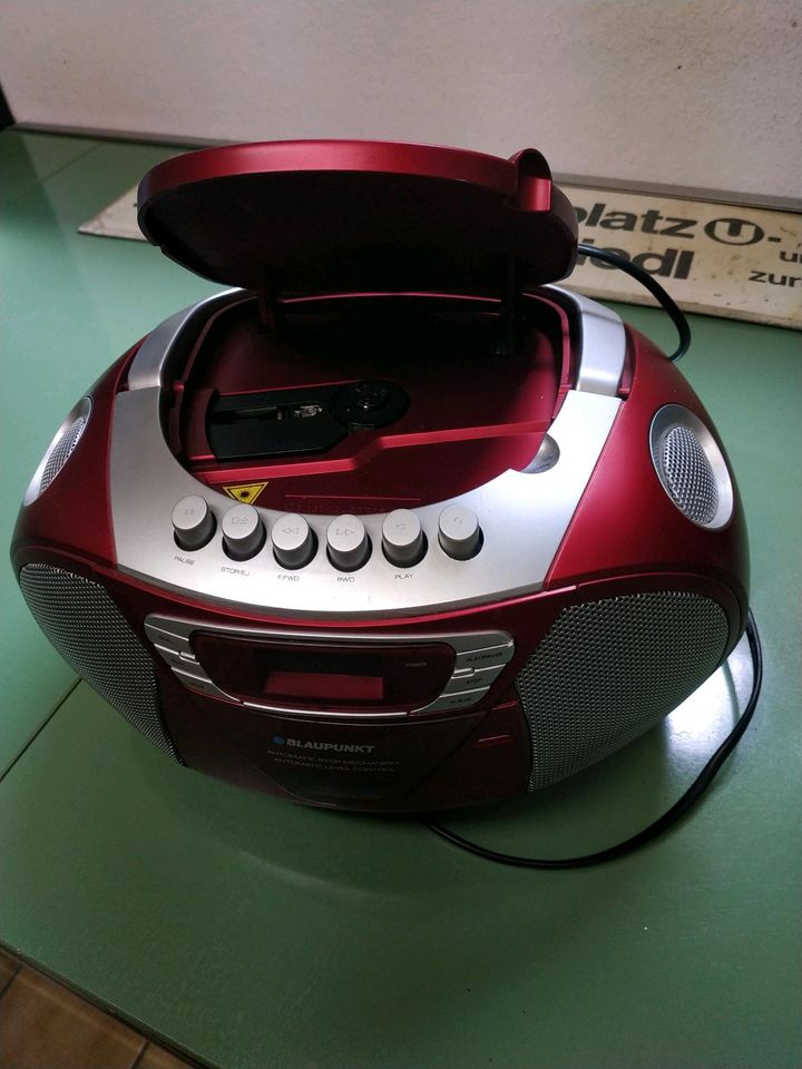 Kofferradio Blaupunkt rot mit disc in Planegg