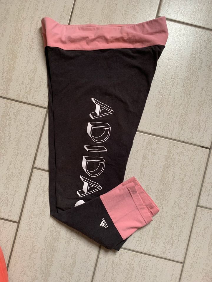 Adidas Sporthose Leggings grau/rosa 170 in Wegberg