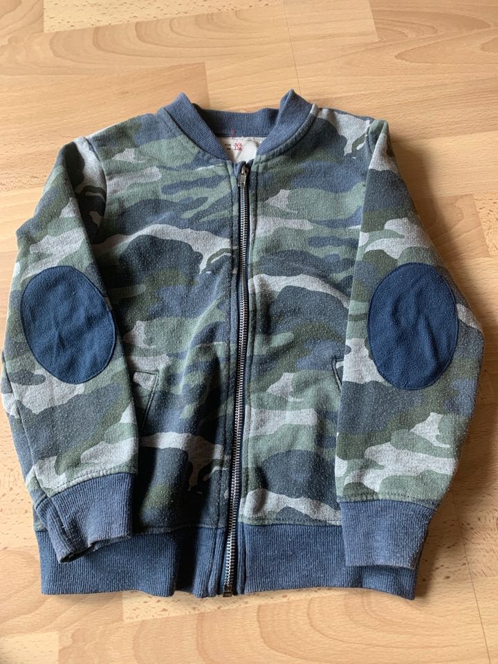 Camouflage Sweatjacke von Zara in Seligenstadt