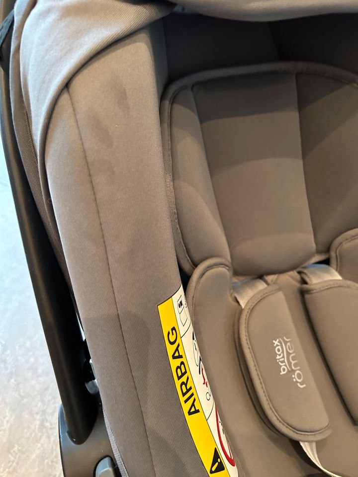 Britax Römer Baby Safe 3 i-Size - Babyschale/ Kindersitz in Plüderhausen