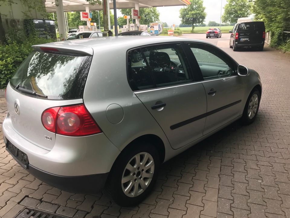 Vw Golf  DSG Automatik 1 Hand TÜV 05.2025 in Grevenbroich