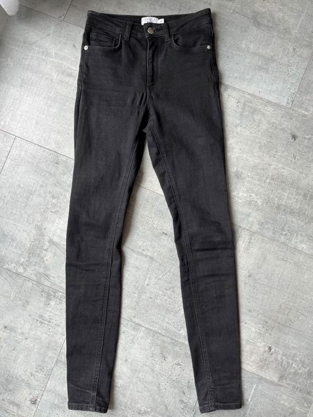 Pamela Reif Reborn NA-KD Jeans High-Waist schwarz 36 wie NEU in Hessen -  Oberursel (Taunus) | eBay Kleinanzeigen ist jetzt Kleinanzeigen