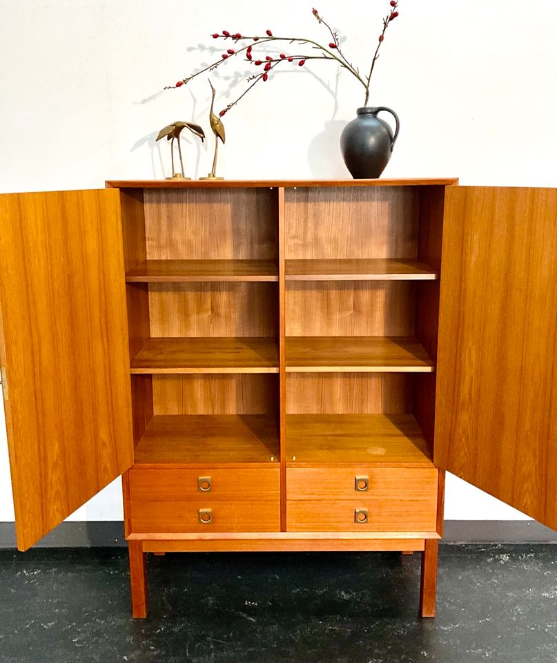 Dänisches Mid-Century 60er Vintage Design Teak Kommode Highboard in Hamburg