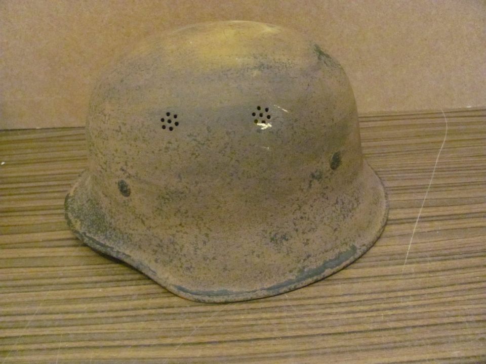 Stahlhelm der deutschen Wehrmacht Luftschutz vom 2. Weltkrieg in Algermissen