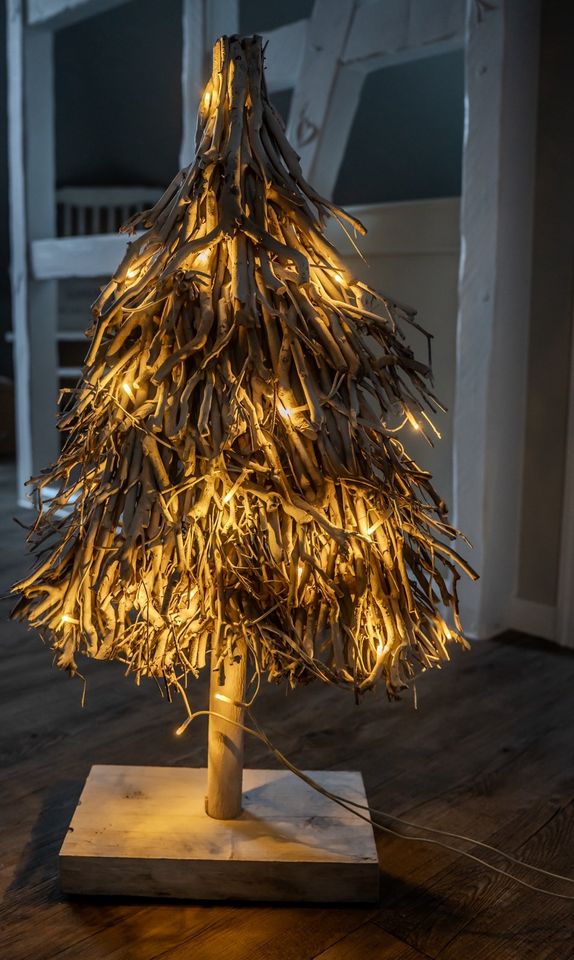 Deko Weihnachtsbaum 80 cm hoch mit Beleuchtung. in Meitzendorf