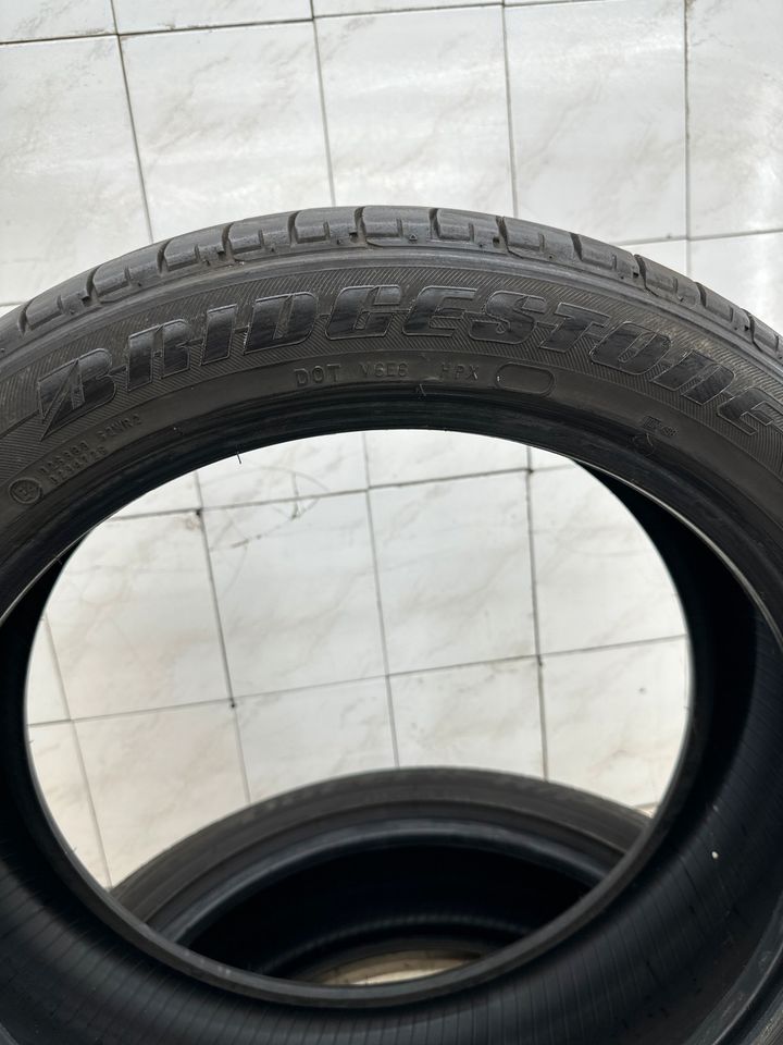 2X 235/45R19 Sommerreifen Bj.2018 BRIDGESTONE 6mm in Remscheid