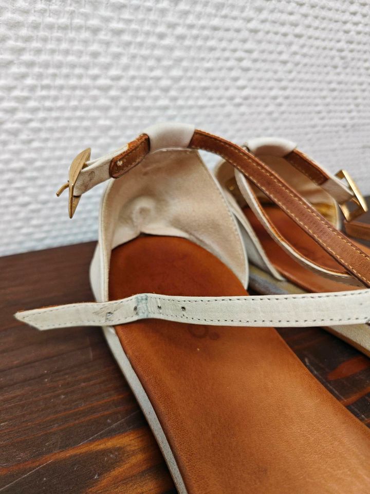 Sommer Sandalen Boho Plateau weiß gold Riemchen in Halle