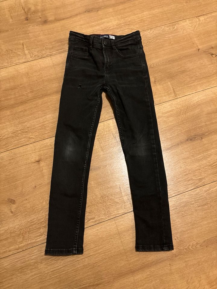 Jeans *okaidi* Gr. 134 in Kerpen