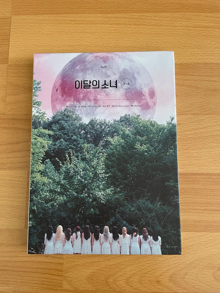 Loona ++ Limited B Version in Ebersbach an der Fils