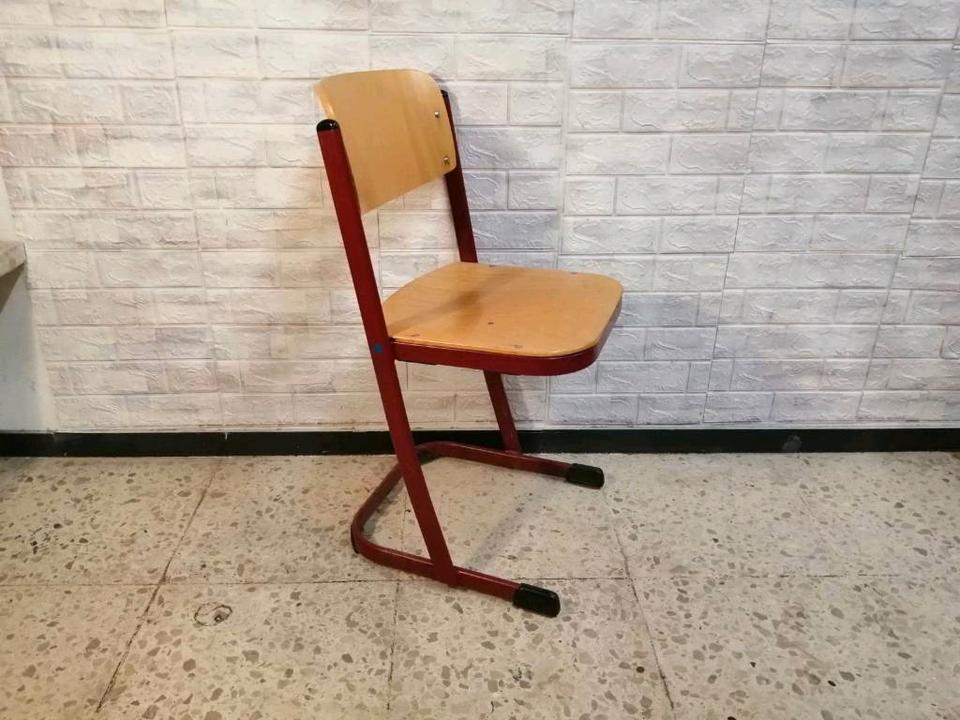 2 Schulstühle Stapelstühle Bürostühle Stühle Stk 25€ in Taunusstein