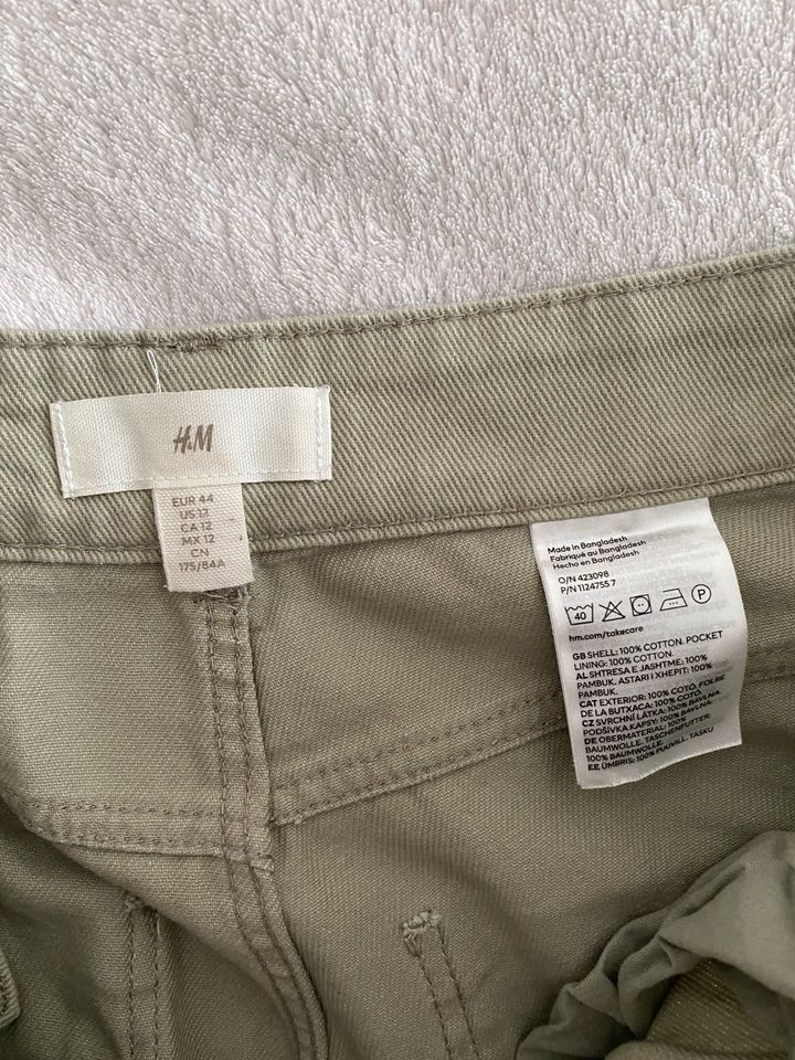 Tolle Baggy Hose von H&M in Größe 44 Lindgrün in Neuss