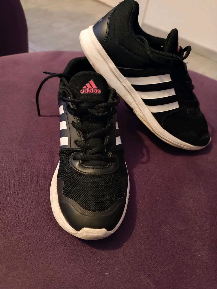 Adidas Damen Schuhe in Oberhausen