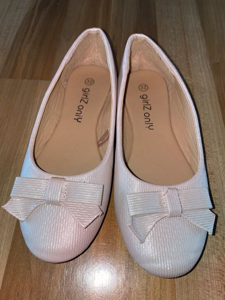 Ballerinas Schuhe für Mädchen Gr. 32 in Höxter