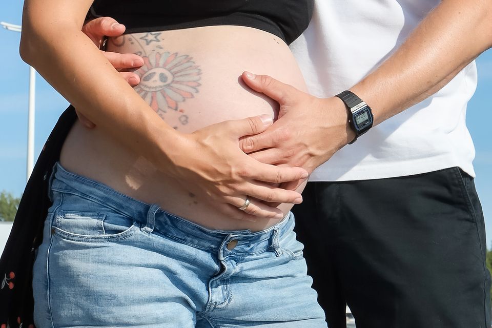 Babybauch Foto Schwangerschafts Shooting Profi Fotograf in Leipzig