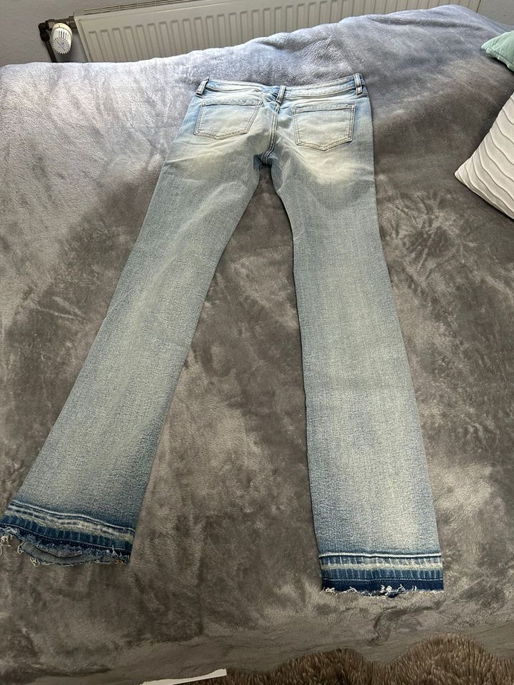 Flared Denim jeans Gr 32 in Dorsten