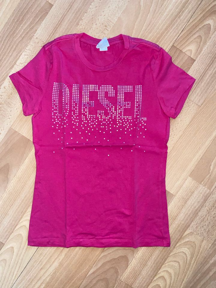 Neu! 2 Diesel T-Shirts Gr. 140 lila, pink in Berlin