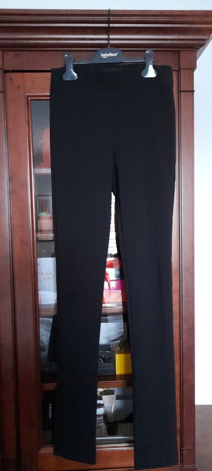 Zara Elegante, schmale Hose von ZARA, schwarz, Gr. 36 neu in Eichstätt