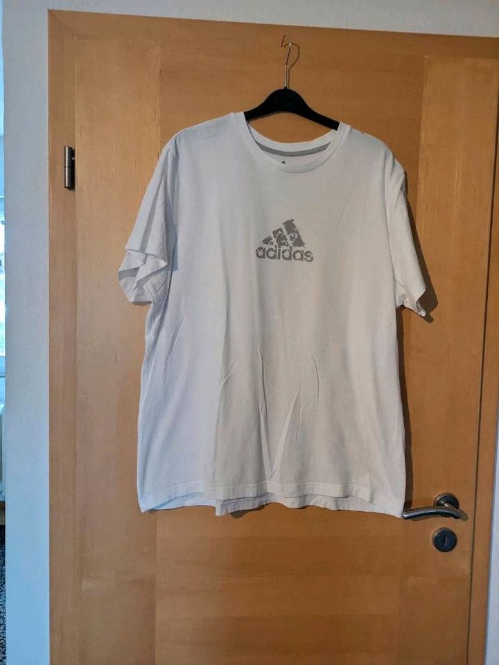Adidas T-Shirt in Gummersbach