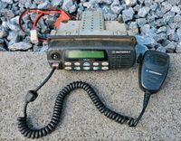 Funkgerät Motorola GM360 VHF mit Handmikro, Kabel, Rahmen Sachsen-Anhalt - Starsiedel Vorschau