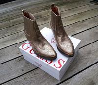 GUESS Chelsea Stiefeletten; Gr. 40; Leder goldfrb.; NEUWERTIG; Nordrhein-Westfalen - Soest Vorschau