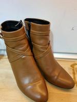 Esprit Stiefeletten braun Gr. 39 mit Absatz Niedersachsen - Apensen Vorschau
