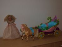 Barbiekutsche mit zwei Pferden+ Flowee Blumenfee+ Barbie; usw Niedersachsen - Delmenhorst Vorschau