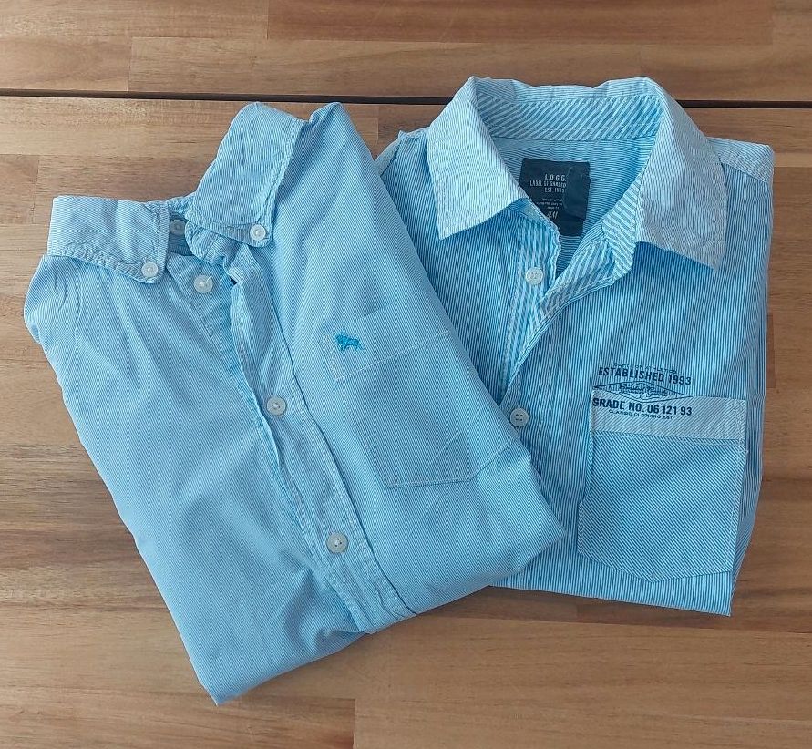 2 moderne blau/weiß gestreifte Hemden gr.152 in Belm