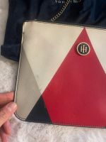 Tommy Hilfiger Tasche / Leder mit Original  Reisebeutel Berlin - Mitte Vorschau