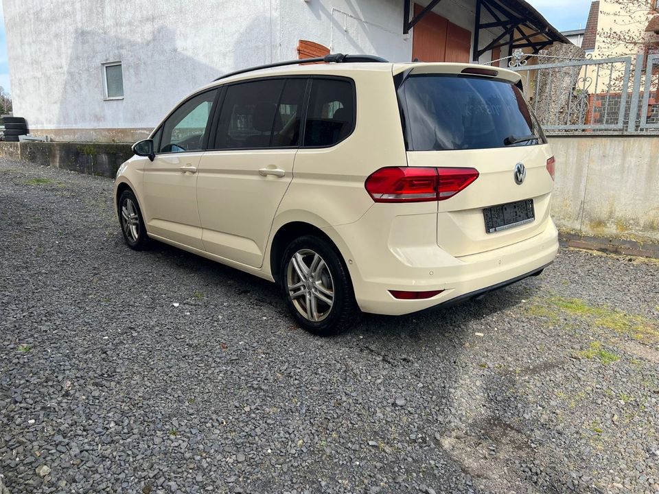 Volkswagen Tiguan 7 sitzer ex taxi  dsg in Ortenberg